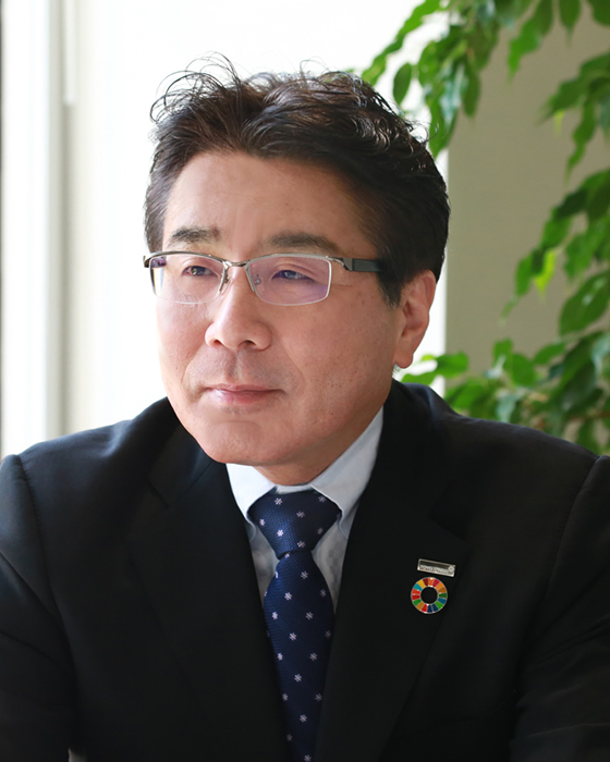 Tatsuro Hamada, 
                Director,Senior Executive Officer,
                Director of Division, Corporate Planning Division
